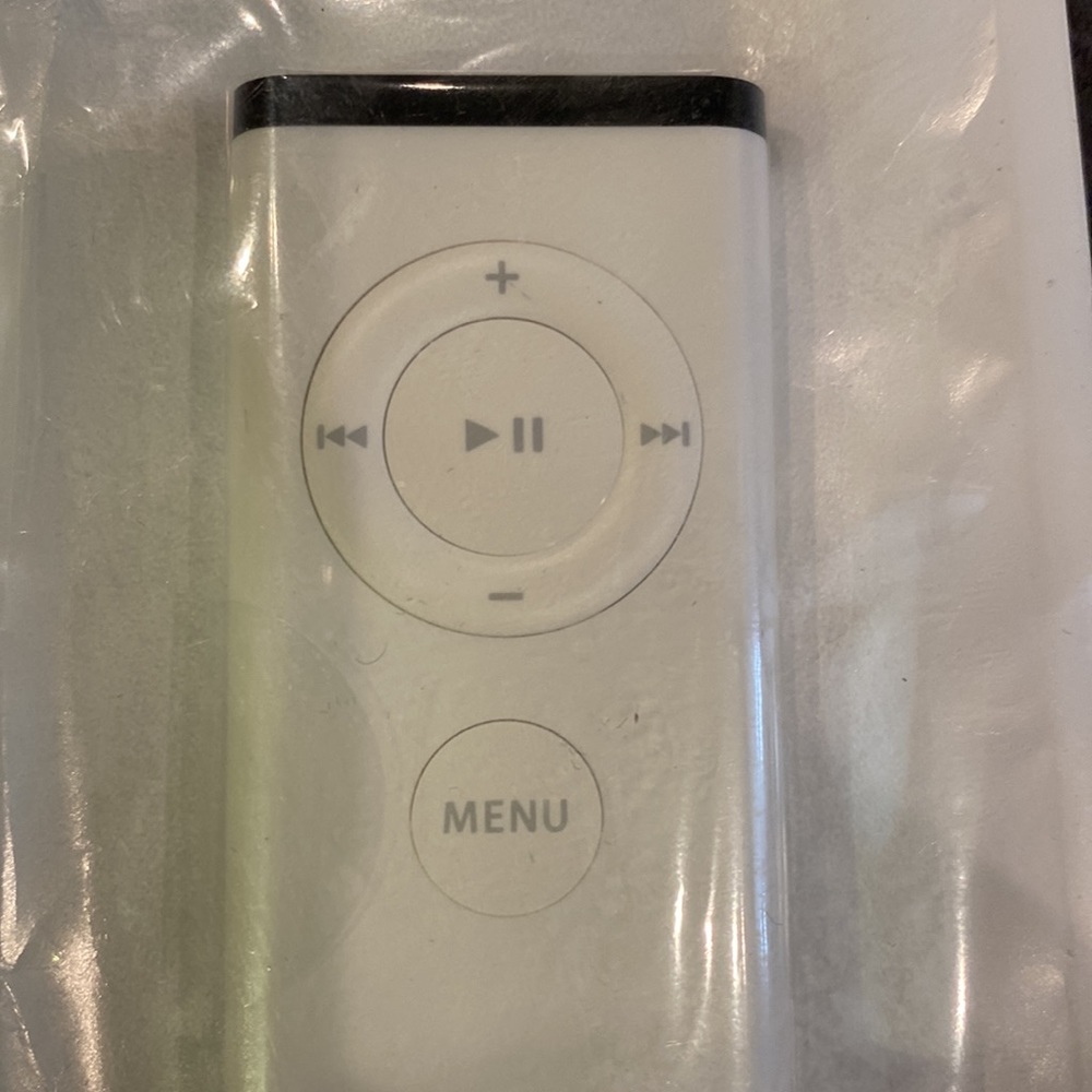 Apple iShuffle - Picture 2 of 2